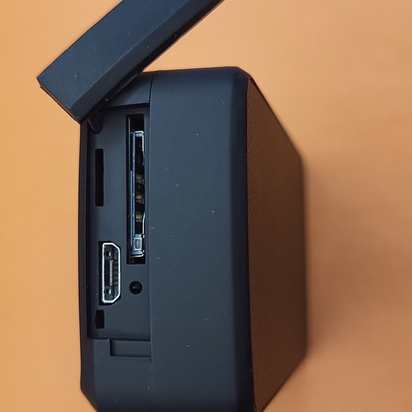 Black GPS Tracker with USB Cable - Picture 2 of 3